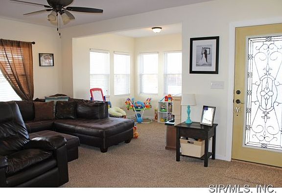 5th image of 2517 Benton St