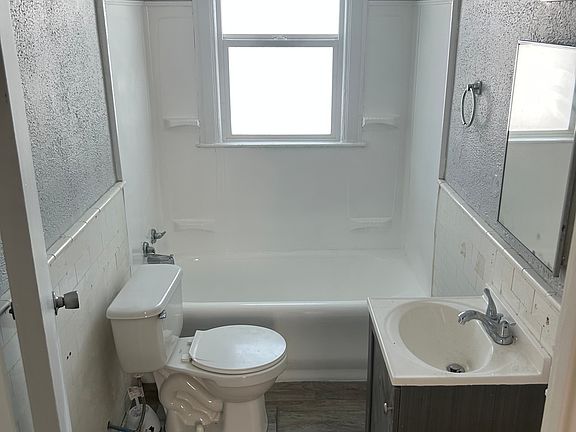 2nd image of 487 Alameda St #1