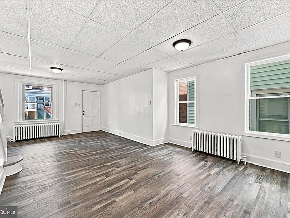 5th image of 121 Pine St