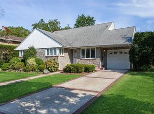 651 Lakeview Ave, Rockville Centre, NY 11570