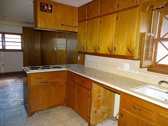 3rd image of 3406 Clearmont Ave
