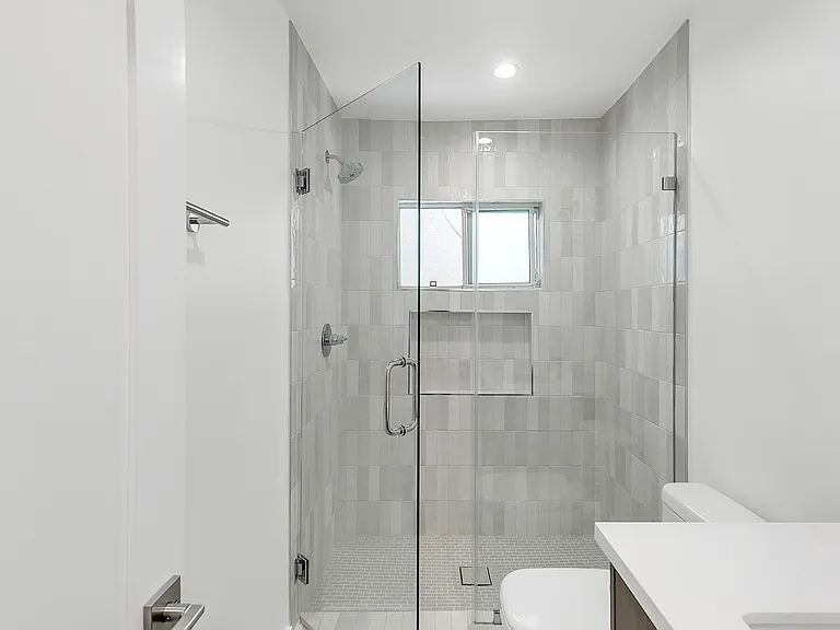 921 N Gardner St — Photo 10