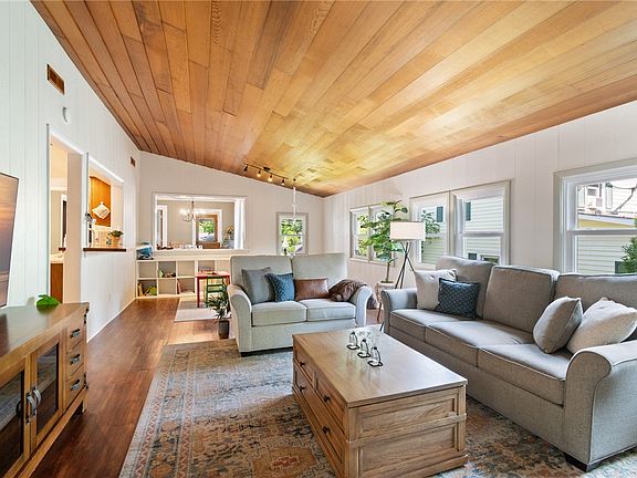 5th image of 209 Prospect St