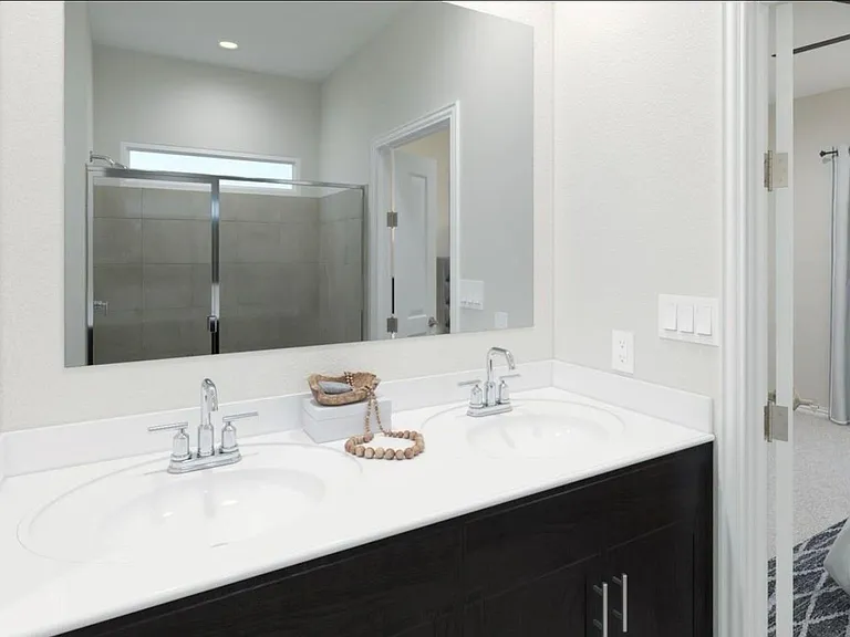 600 Clover Creek Dr — Photo 8