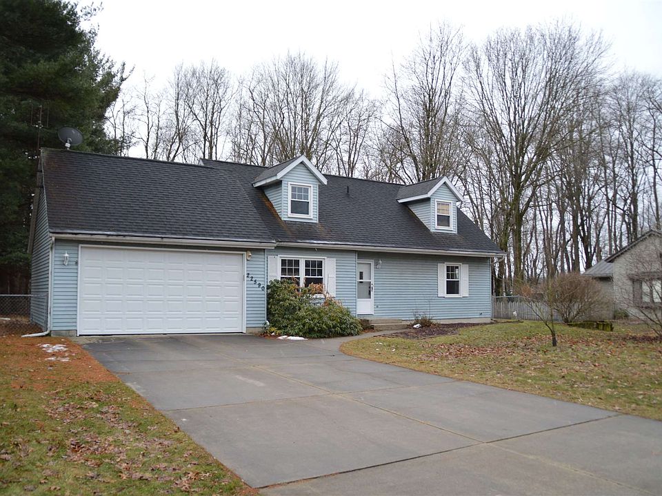 1st image of 22590 Lake Shore Dr