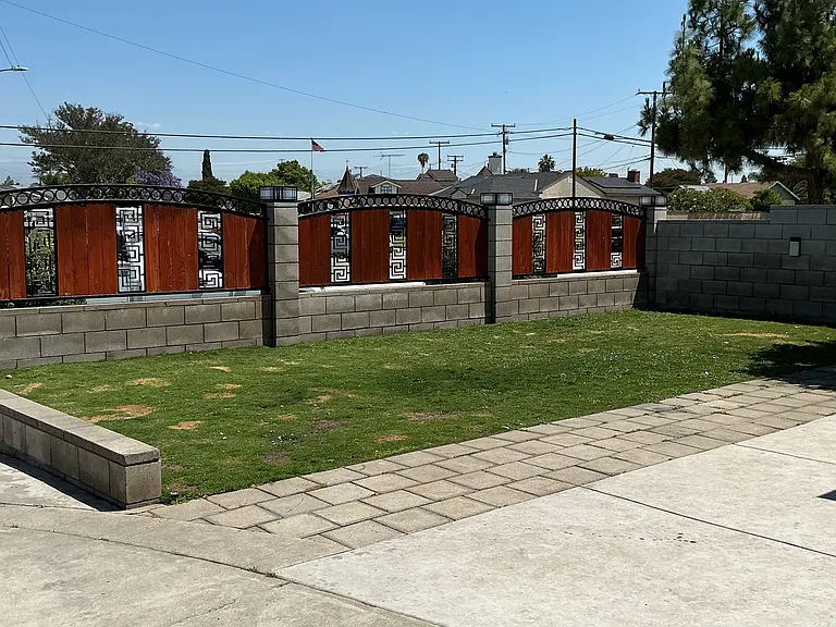 8812 Beverly Rd — Photo 2