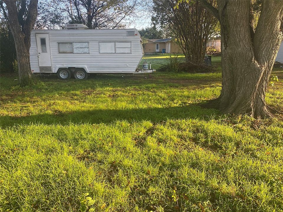 1st image of LOT 8 E Davis St