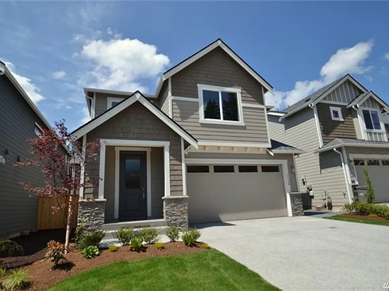 19414 Meridian Dr SE — Photo 1