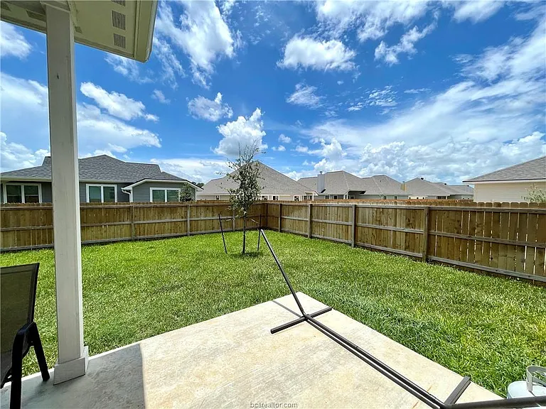 1918 Meridian Ct — Photo 16