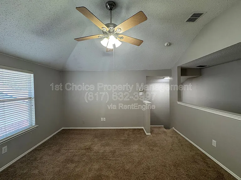 304 E Clover Park Dr — Photo 14