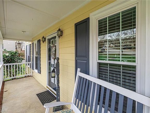 3rd image of 1713 Avenbury Ct