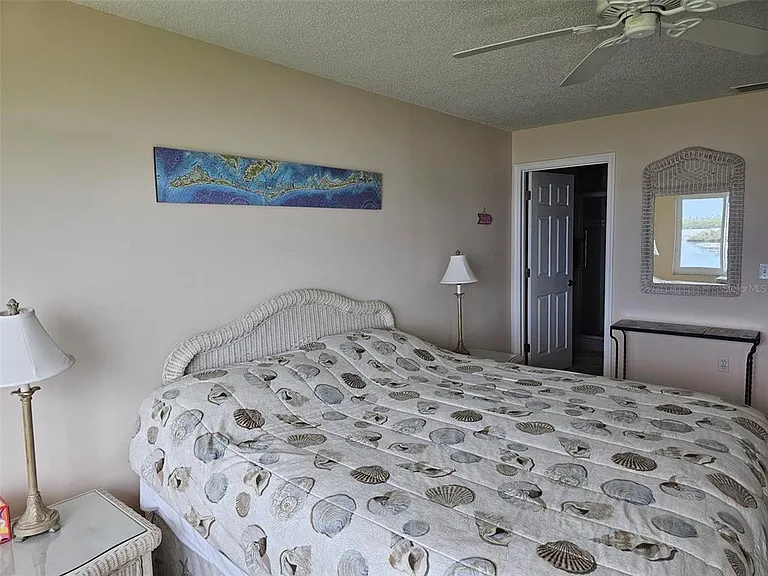 4765 Independence Dr — Photo 16