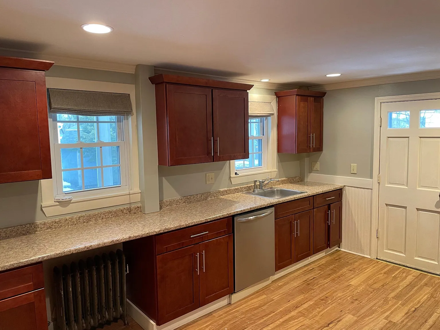 3 bed, 1.5 bath, 1250 sqft, $2,950 — Photo 2