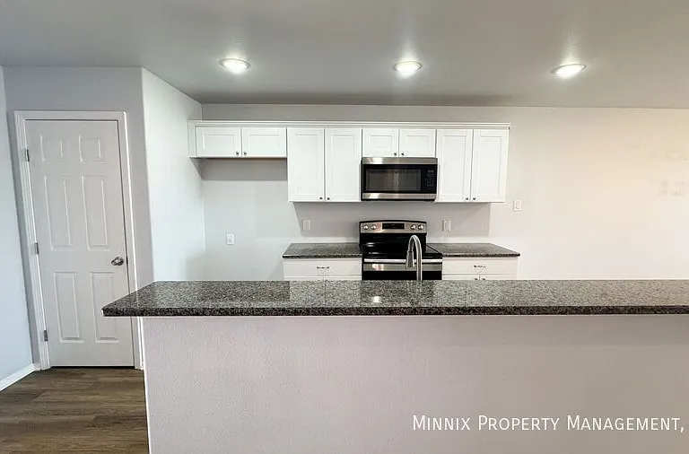 8415 10th Pl — Photo 9