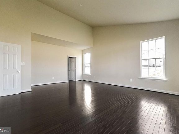 5th image of 45238 Woodhaven Dr
