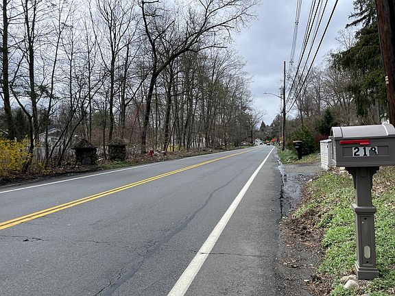 4th image of 218 Haverstraw Rd