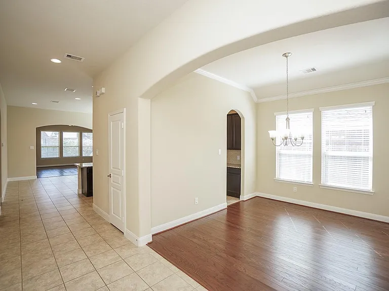 28515 Pleasant Forest Dr — Photo 5