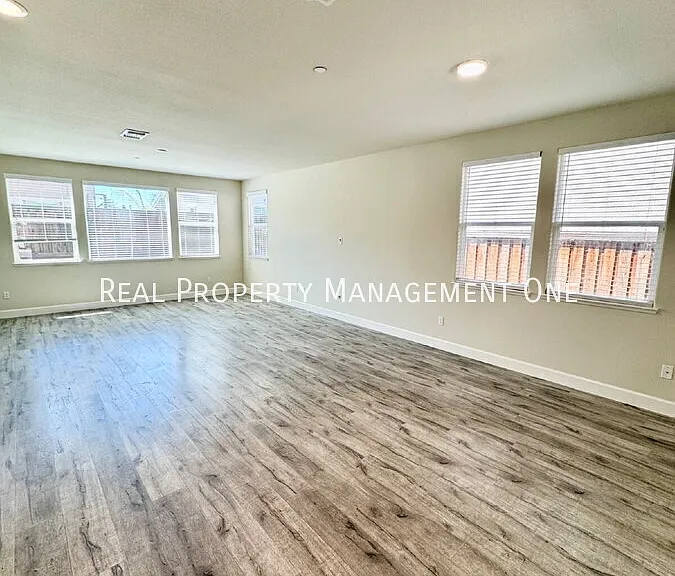 407 Ghiggeri Dr — Photo 4