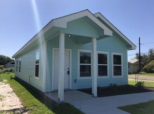 310 E Nopal St, Rockport, TX 78382