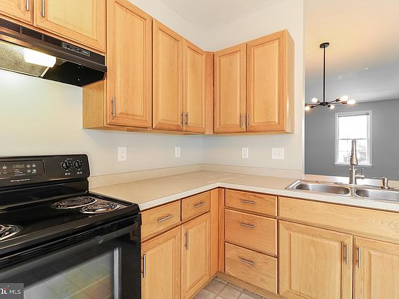 5th image of 2721 W 3rd St