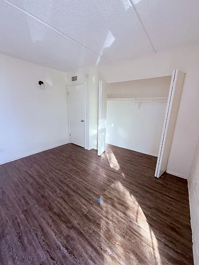 BROADWAY APARTMENTS — Photo 72