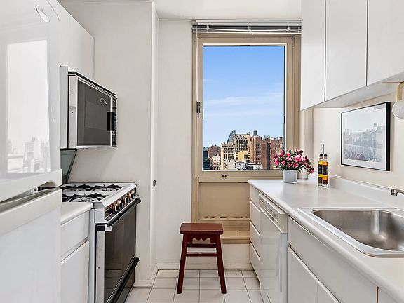 5th image of 1 Irving Pl APT P22a