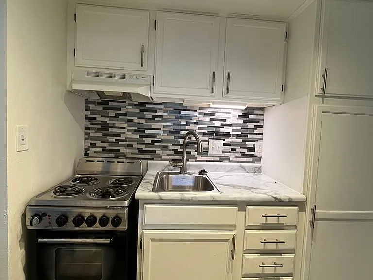 Sycamore Place Apartments — Photo 36