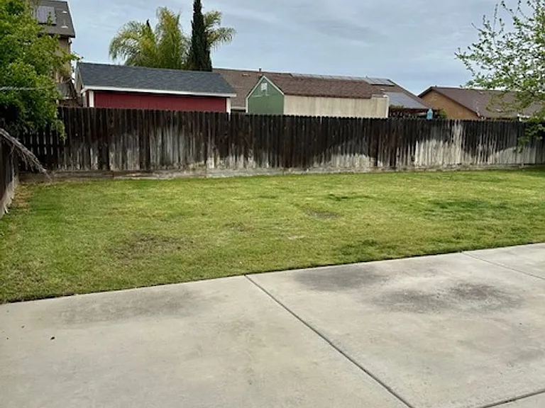 551 S Kona Ave — Photo 26