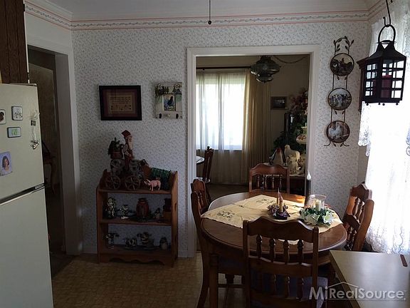 4th image of 143 Canfield Dr