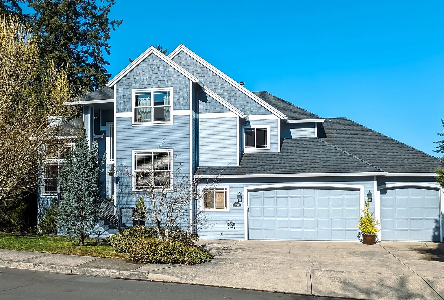 5 bed, 3.5 bath, 3925 sqft, $3,799 — Photo 1