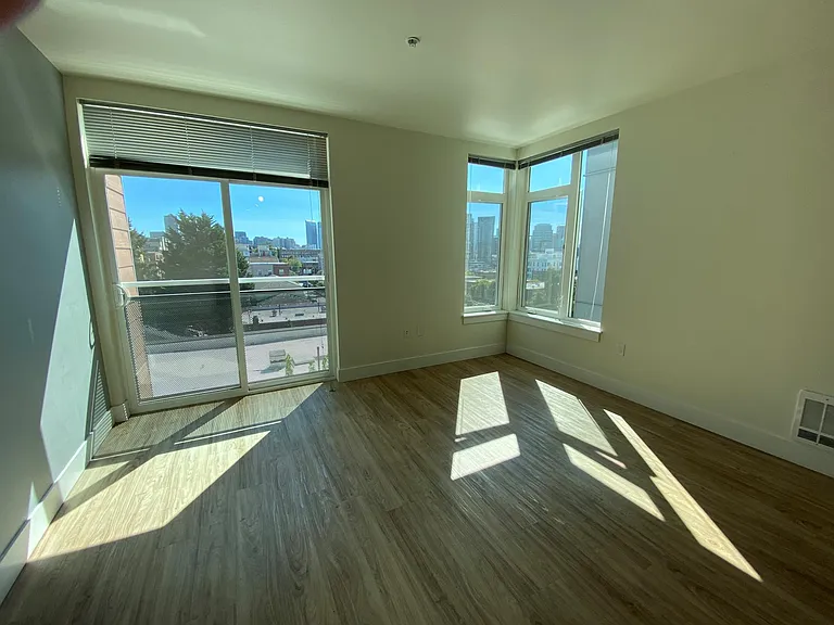 422 Summit Ave E — Photo 21