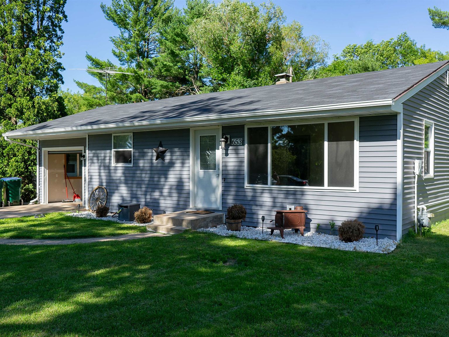 653 Union St, Manawa, WI 54949 Zillow