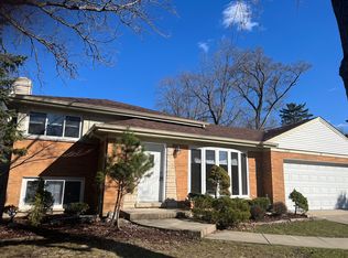 1233 Daryl Ln, Northbrook, IL 60062
