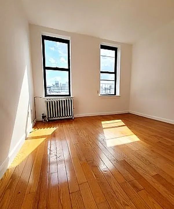 1st image of 206 E 10th St #5V