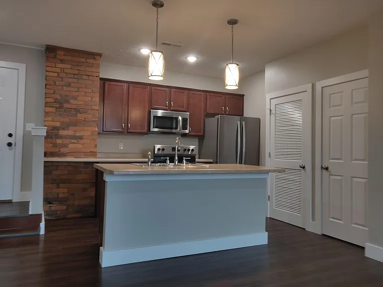 608 Columbia St — Photo 15