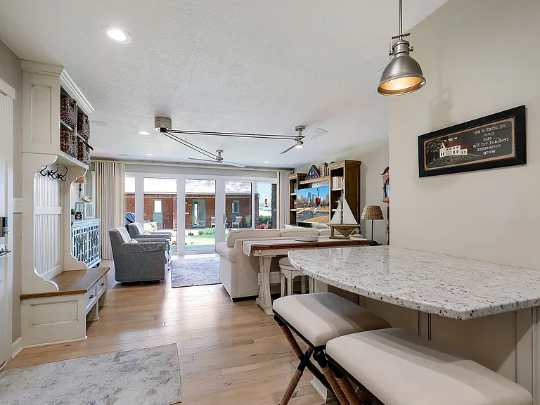 411 Lake St — Photo 13