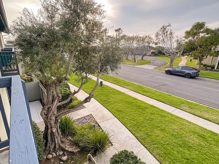 616 E Solana Cir — Photo 15