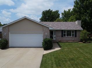 695 Cherokee Dr, Bourbonnais, IL 60914