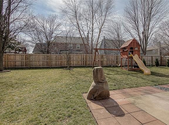 4th image of 22405 W 53rd St