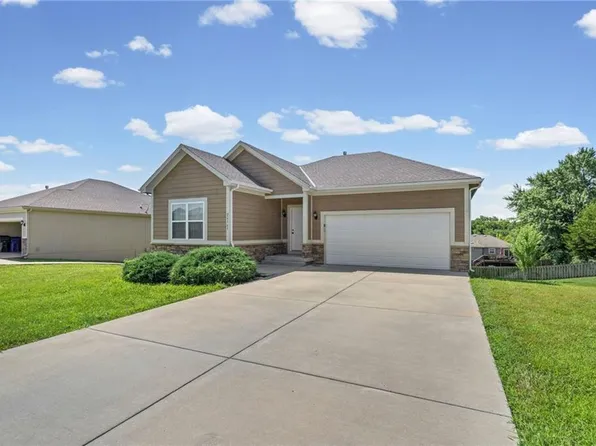 26165 W 141st Ct, Olathe, KS 66061
