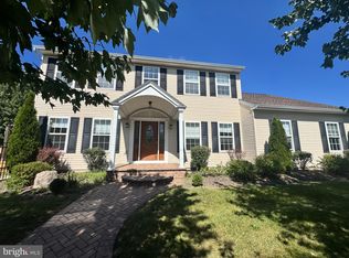 1225 Meadow Brook Dr, Quakertown, PA 18951