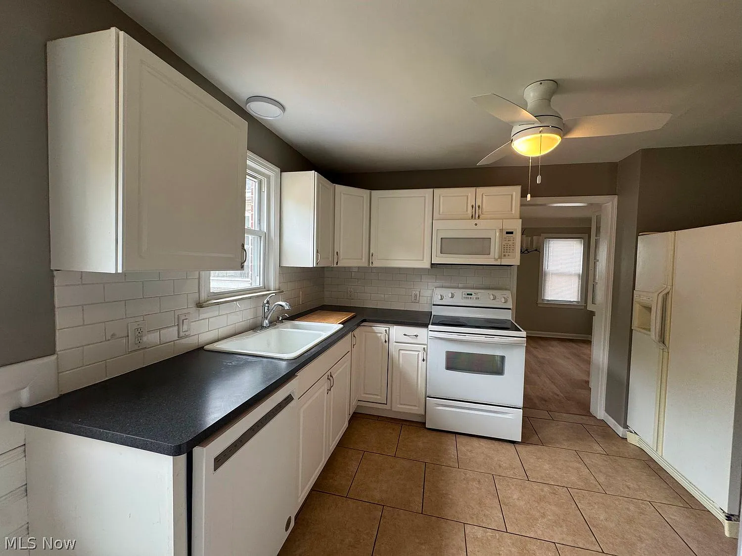 3 bed, 1.5 bath, 1552 sqft, $2,100 — Photo 4