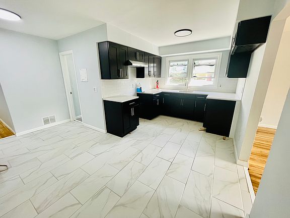 3rd image of 1311 Carrington St Floor 1