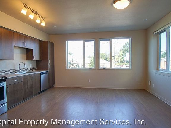 2nd image of 2250 NE Glisan St APT 504