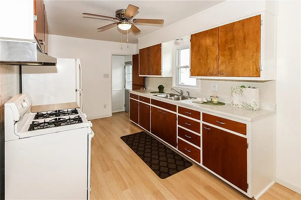 13 Chester Dr photo 1