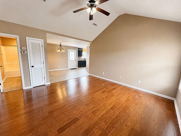 3rd image of 6109 Cottonwood Rd