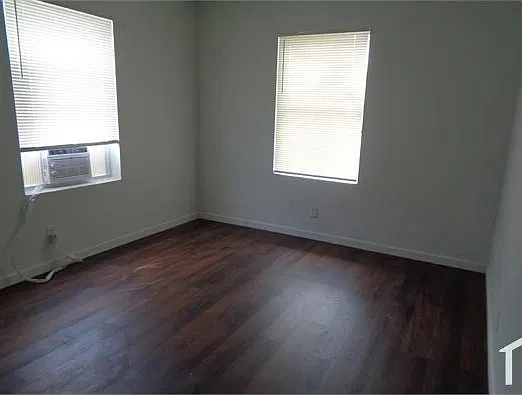 3 bed, 900 sqft, $2,400 — Photo 1