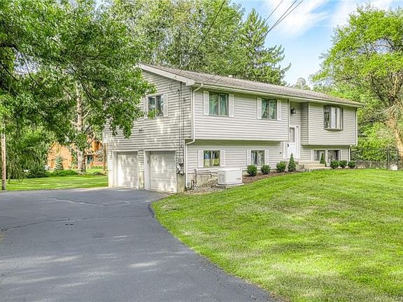 2nd image of 19 Bayard Ln N