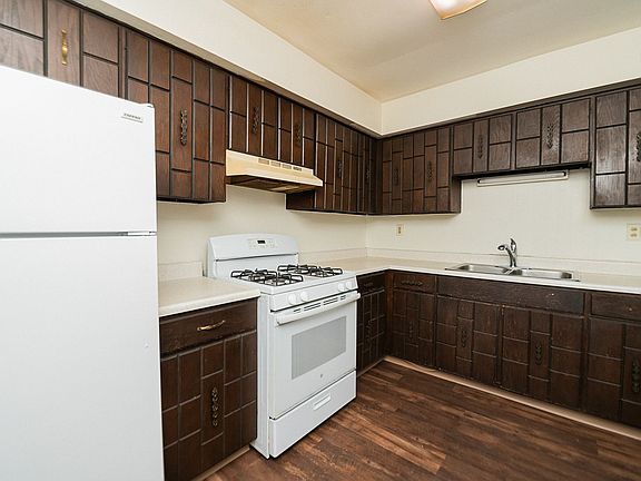 4th image of 702-708 E 72nd Ave