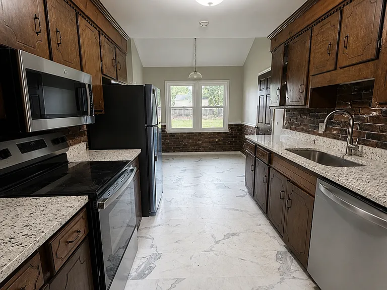 100 Rollingwood Dr — Photo 3